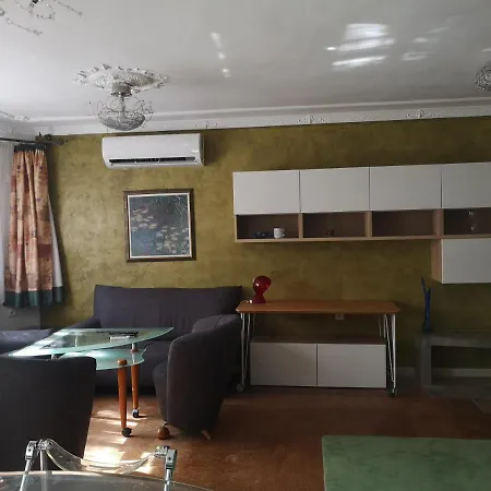 Apartment Mirea アパート